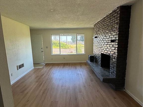 3rd image of 1320 NE Minnehaha St #1324