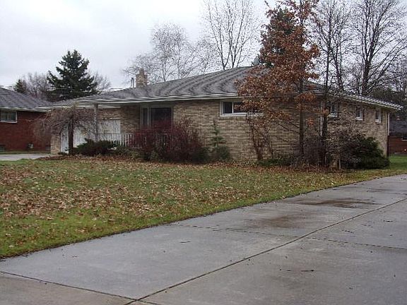 3rd image of 869 Almasy Dr