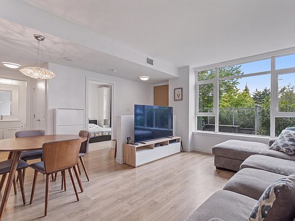 5th image of 3565 Sawmill Cres #Townhouse 112