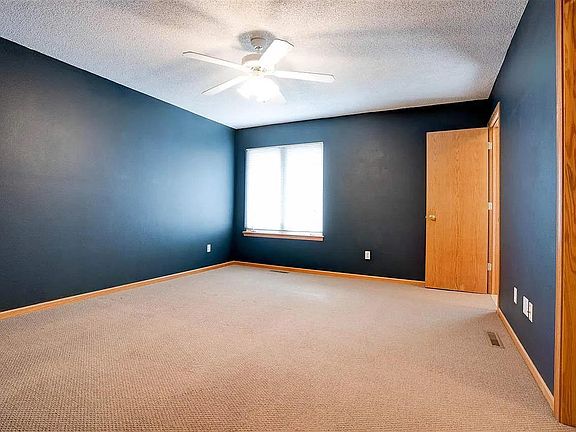 2nd image of 1401 McKinley Pl
