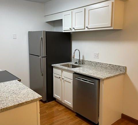 4th image of 687 N High St #2