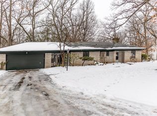 555 Woodlawn Dr, Valparaiso, IN 46385