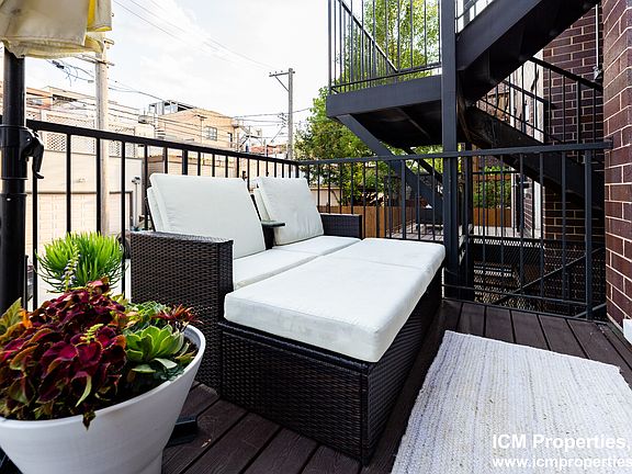 5th image of 1241 W Oakdale Ave #2W