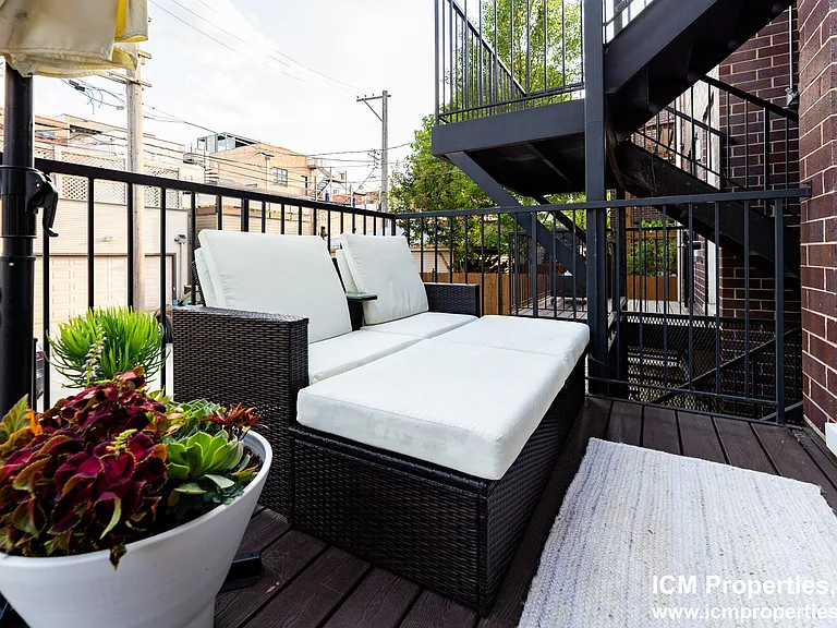 1241 W Oakdale Ave #1 — Photo 8