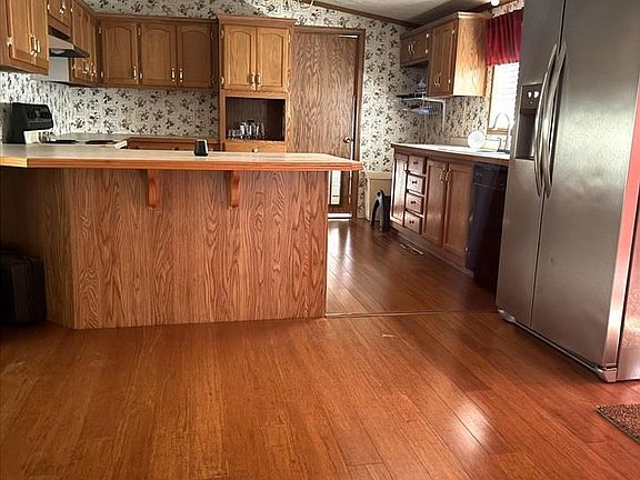 5th image of 274 3rd St