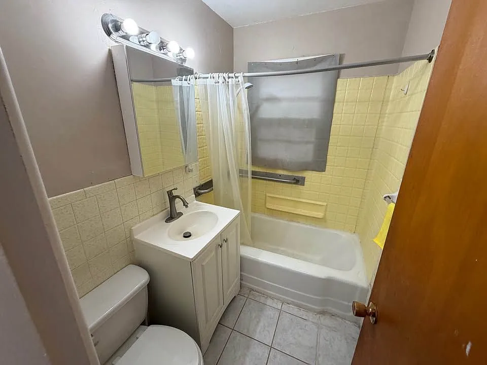 2 bed, 1.0 bath, 1248 sqft, $1,200 — Photo 2
