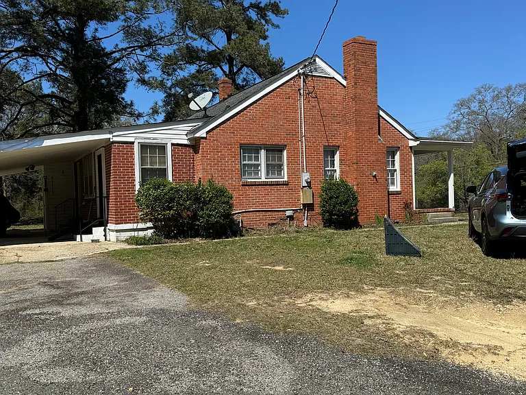 702 Sherwood Dr — Photo 2