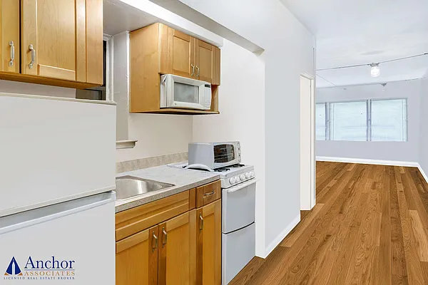 Rented by Anchor Associates | media 12