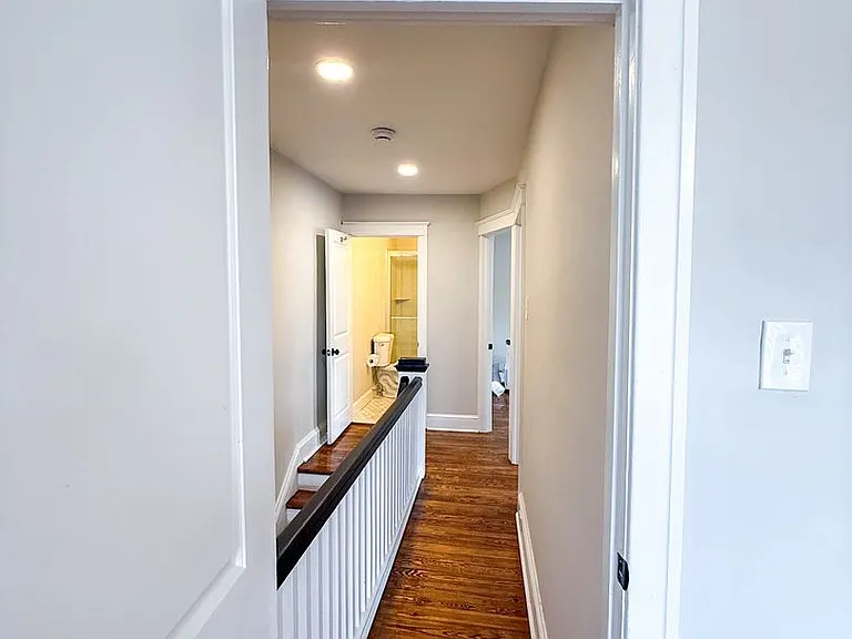 412 1st Ave — Photo 20