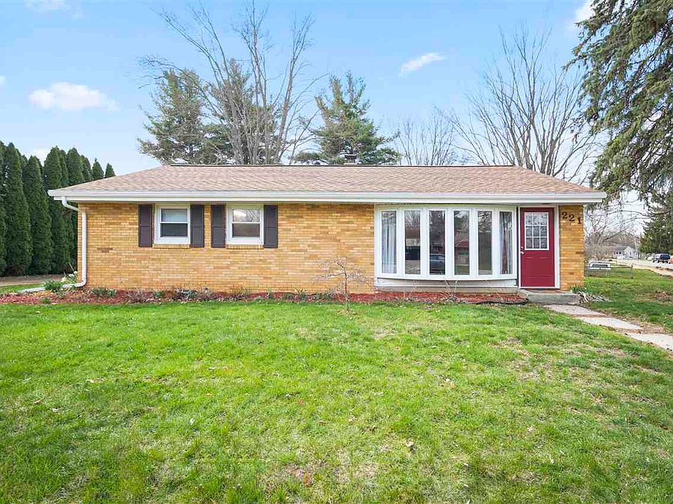 1st image of 221 Crescent Dr