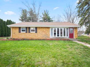 221 Crescent Dr, Portland, MI 48875