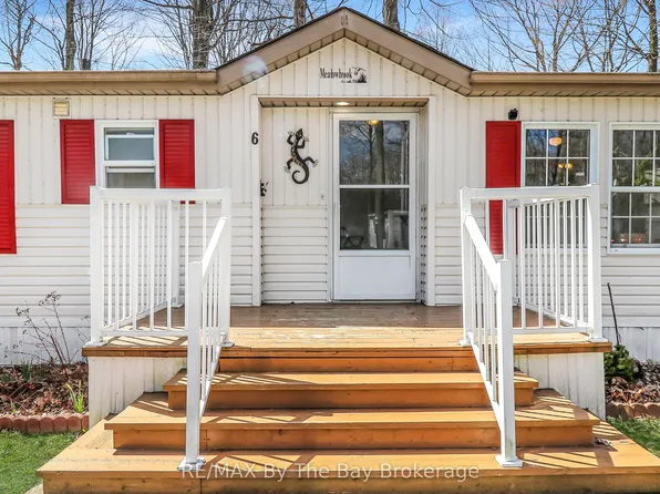 6 Pacific Ave, Wasaga Beach, ON L9Z 3A8
