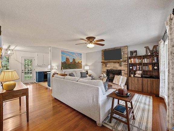 4th image of 110 Raleigh Way