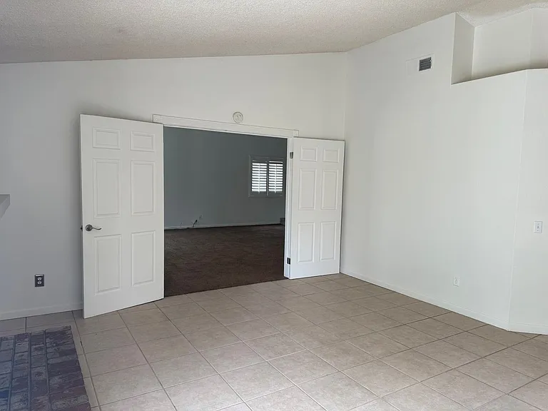 15191 Farmington Ct — Photo 21