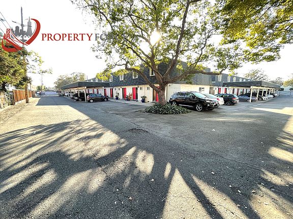 3rd image of 946 Tamarack Ln APT 22