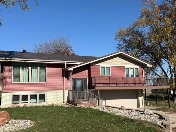 402 Pfaltzgraff, Allison, IA 50602