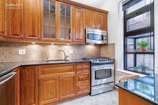 Sold by Sotheby's International Realty | media 9