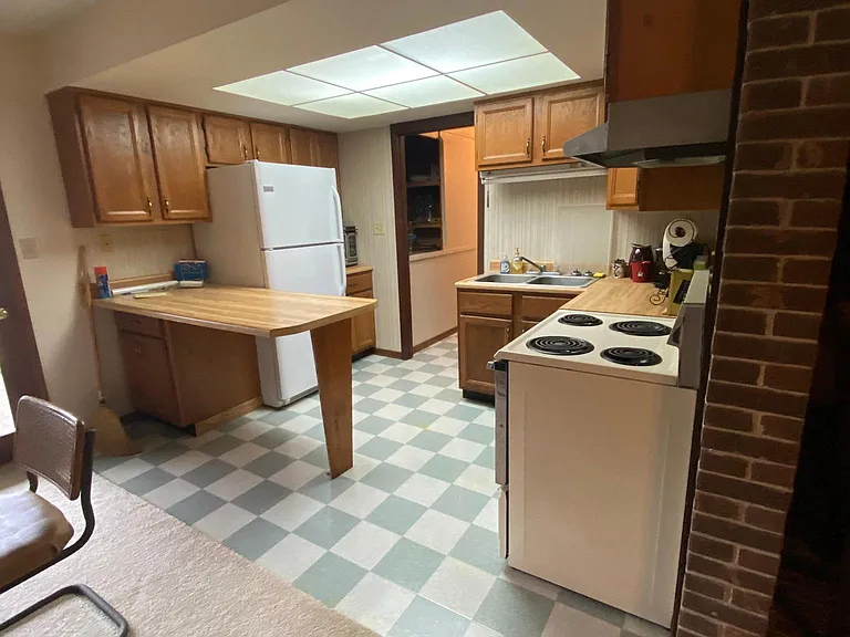 1303 Lake Front Dr — Photo 14