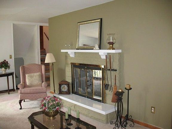 3rd image of 528 Tremont Ct