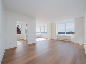 160 Riverside Blvd