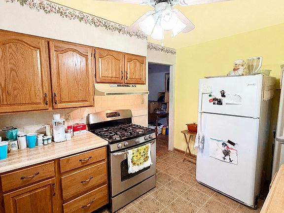 5th image of 857 Knob Hill Dr