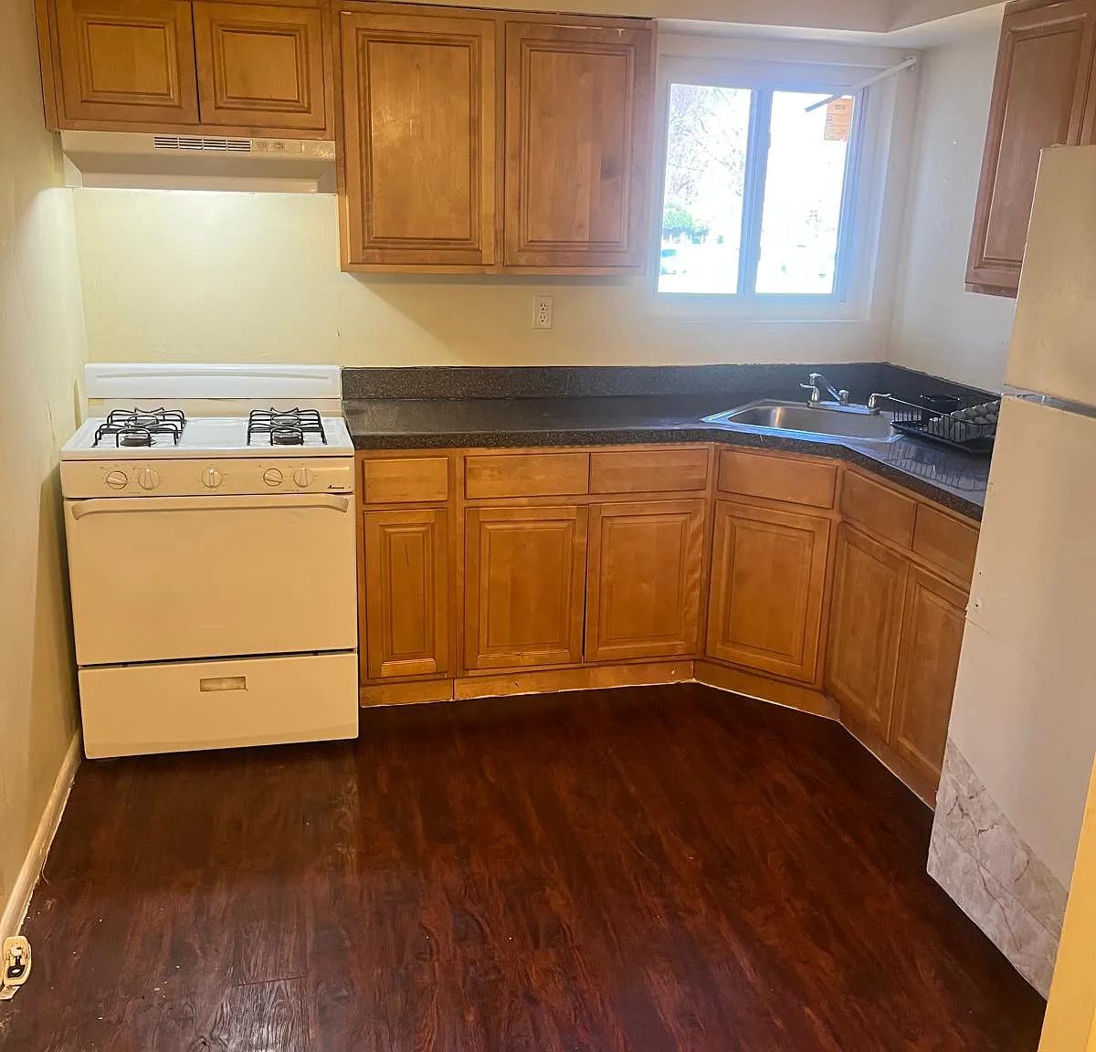 1 bed, 1650 sqft, $1,200 — Photo 2