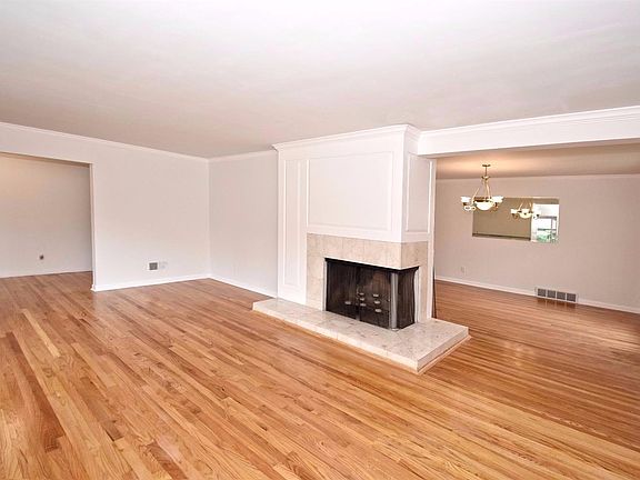 3rd image of 8510 Lynnehaven Dr