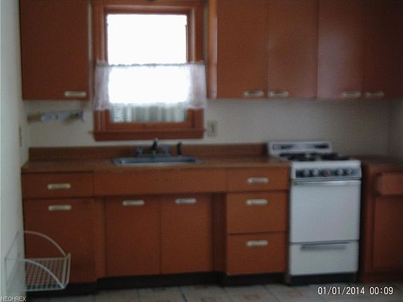 5th image of 15622 Leigh Ellen Ave
