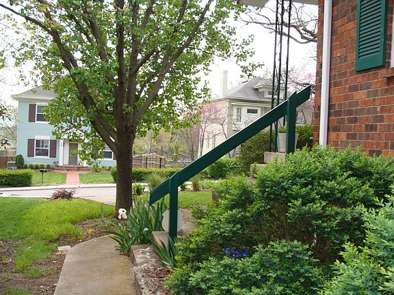 Side of house- leading to parking area behind house and entry to alley