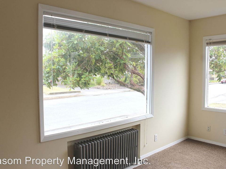 2nd image of 925 4th Ave APT 1