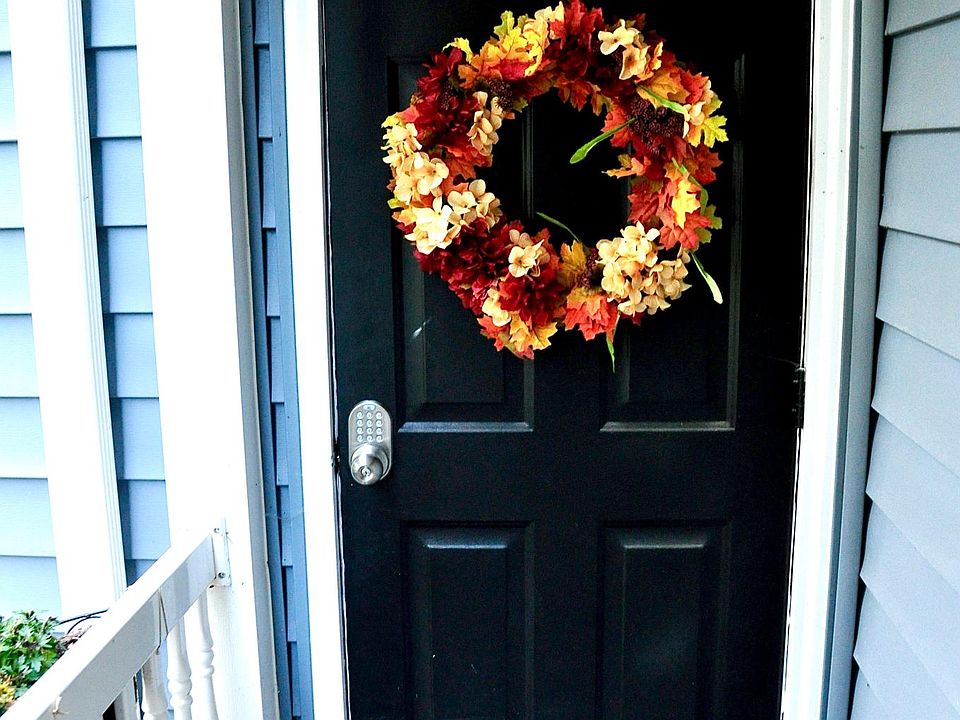 1st image of 113 Mimosa Dr #B