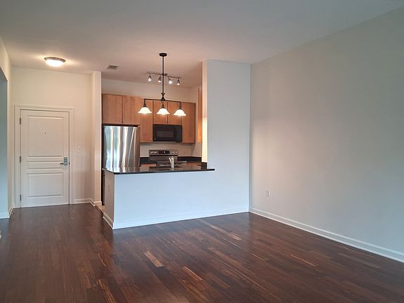 Tranquil, Newly Renovated Penthouse Condo, Convenient to Boston and Cambridge