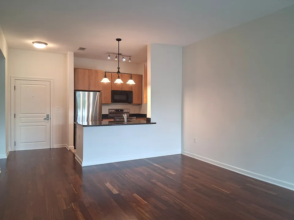 Tranquil, Newly Renovated Penthouse Condo, Convenient to Boston and Cambridge