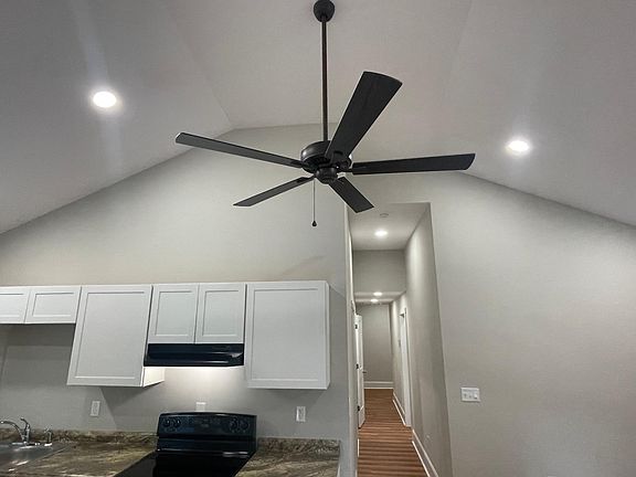 3rd image of 106 N Summit St