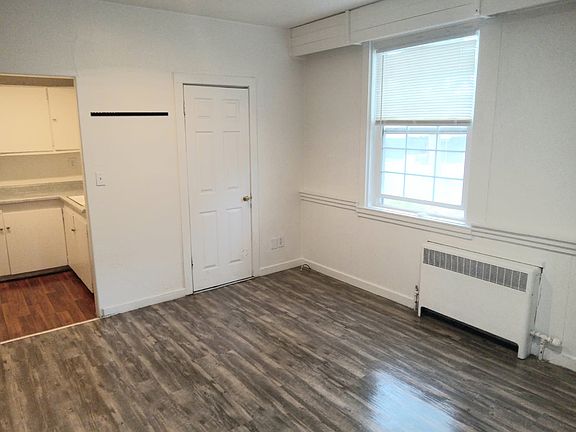 4th image of 260 W Antelope Dr #6