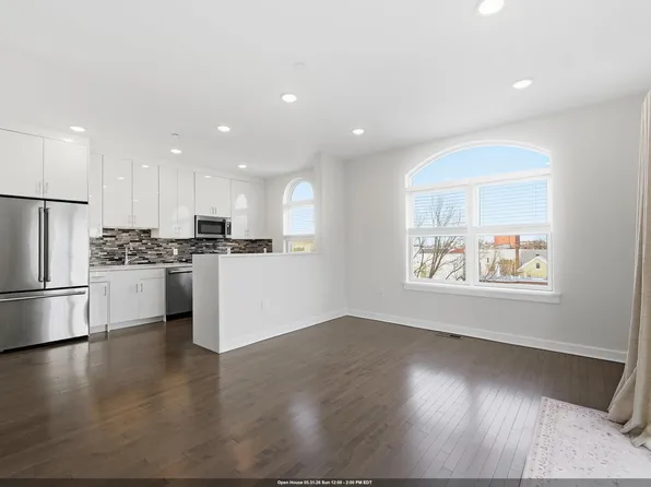 974 Summit Avenue image 1 of 39