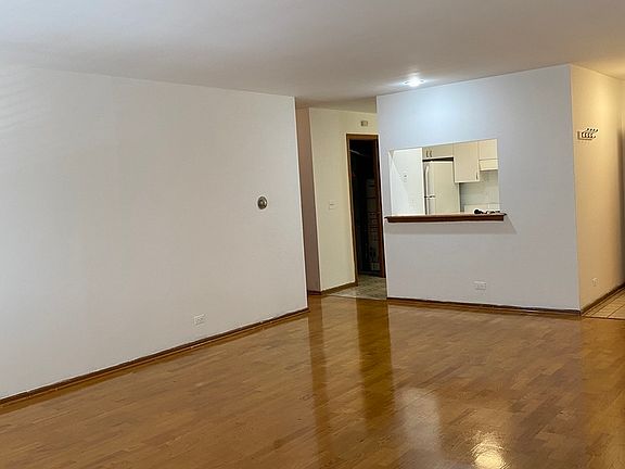 5th image of 1455 W Fullerton Ave APT 201