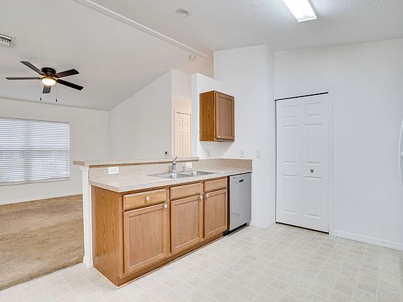 5th image of 834 SW Nichols Terrace