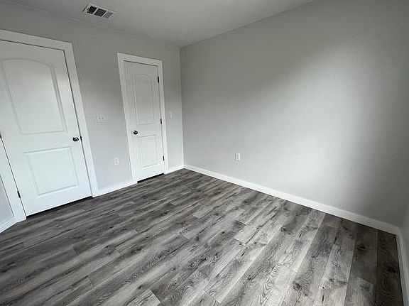3rd image of 322 Vine St