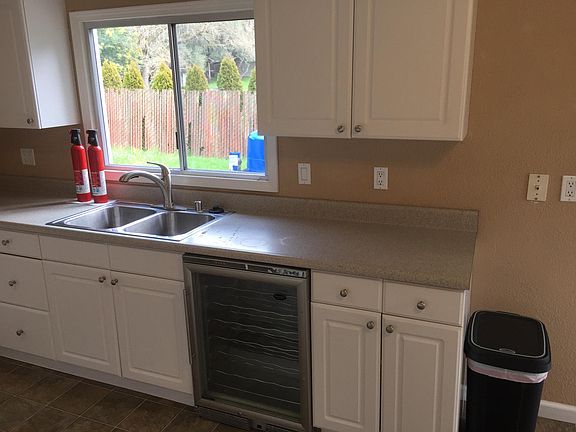 Built in Vinotemp 60 bottle wine cooler