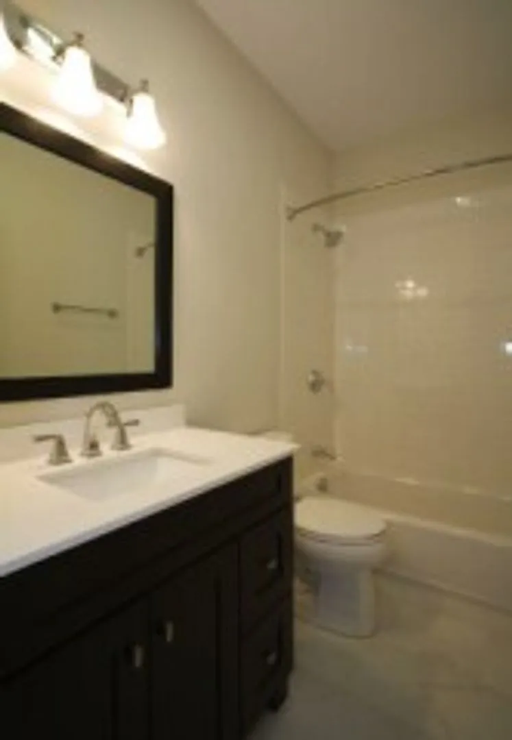 Incredible 3 Bed 1.5 Bath - South End No Broker Fee — Photo 3