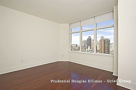 3rd image of 300 E 55th St APT 22A
