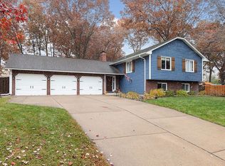 2359 Pinewood Cir, Mounds View, MN 55112