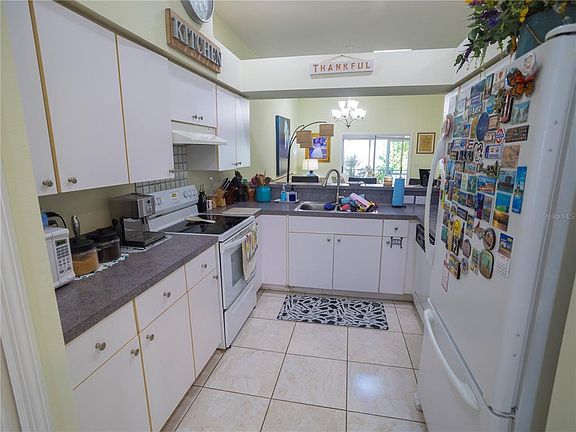 5th image of 12537 HOLLYBROOK LANE