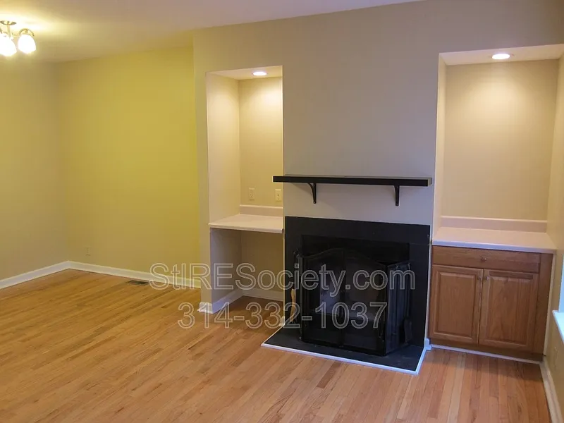 2 bed, 1.0 bath, 1071 sqft, $1,295 — Photo 3