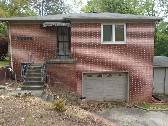 3rd image of 830 Fairway Dr