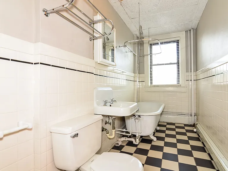 2202 Hennepin Ave E — Photo 13