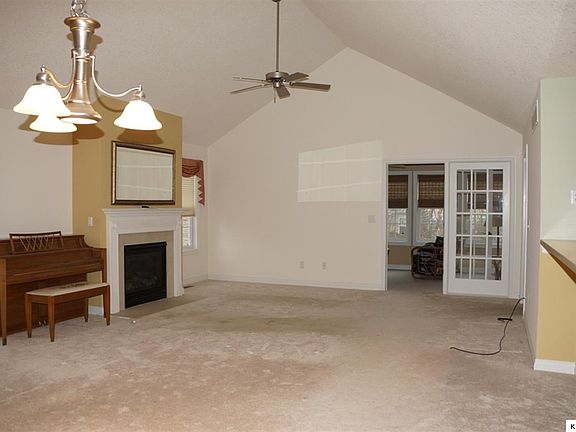 3rd image of 180 Briar Wood Dr