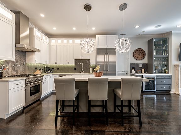 2nd image of 2130 W Belmont Ave #4C