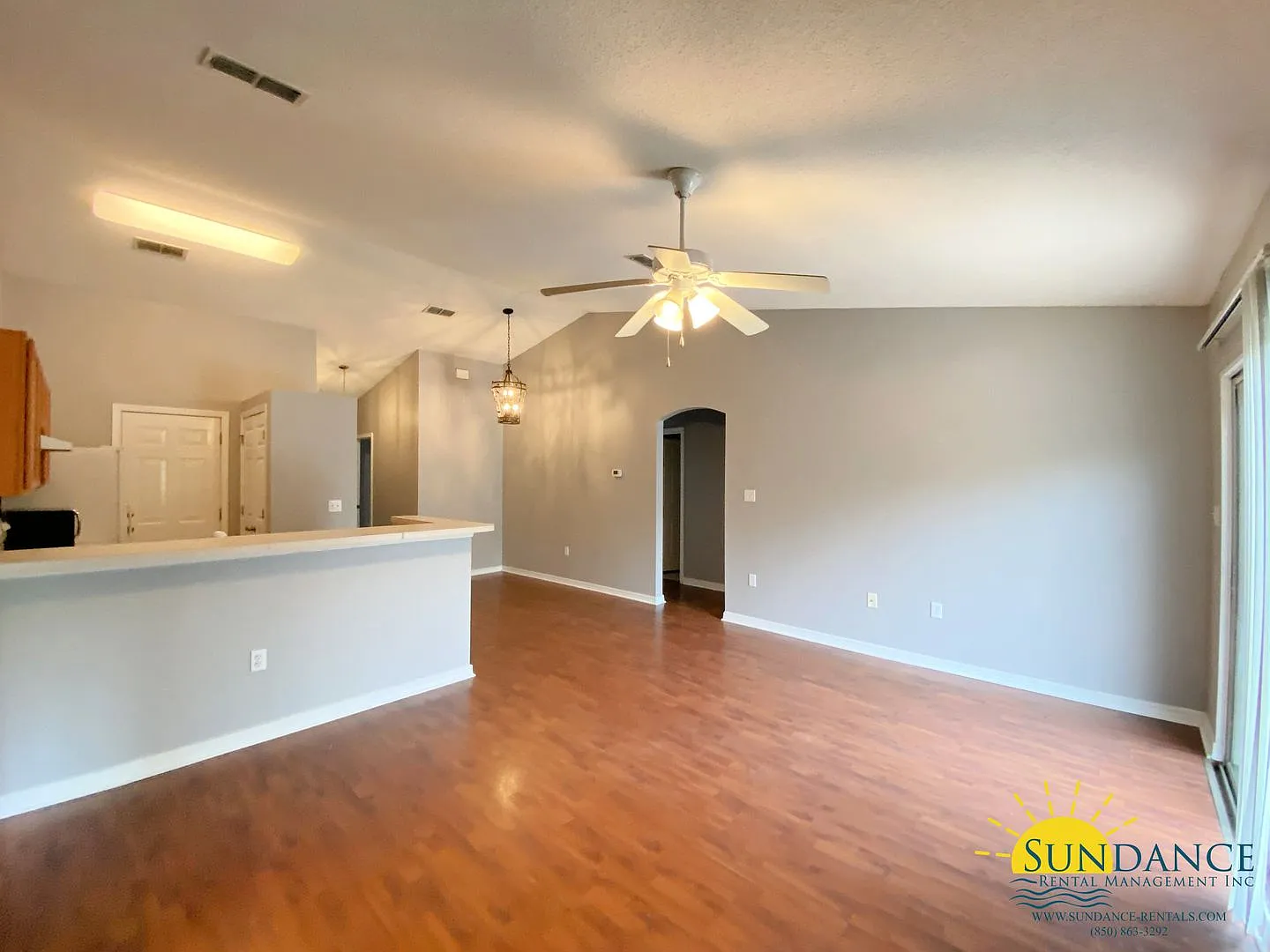 Lovely 4 Bedroom Home in Ridgecrest Subdivision — Photo 4